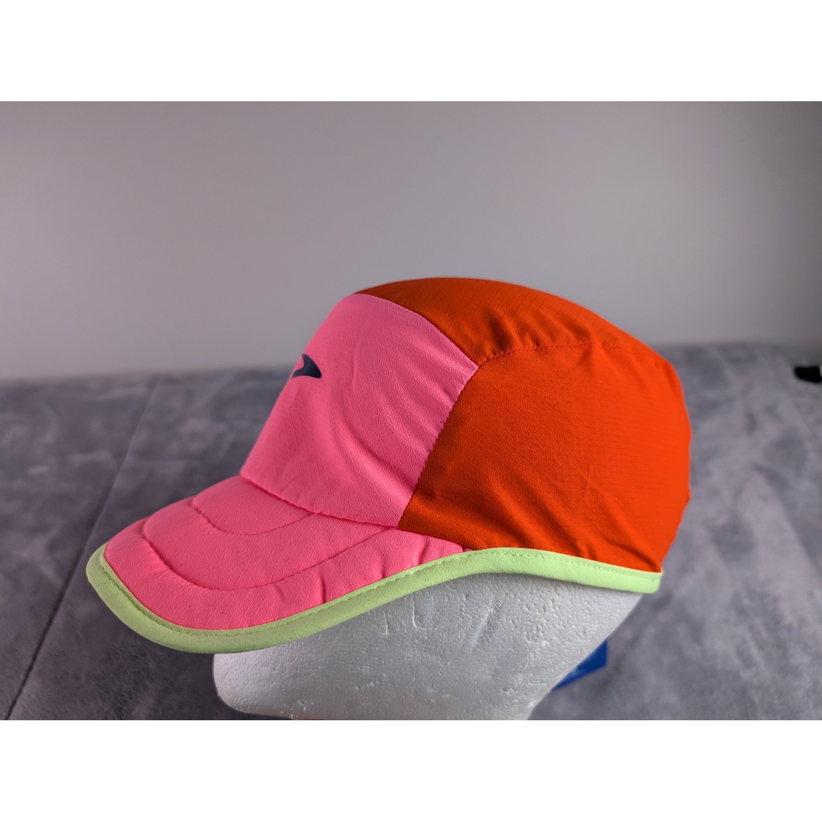 Brooks Lightweight Packable Running Hat Cherry Tomato Neo Pink OSFA