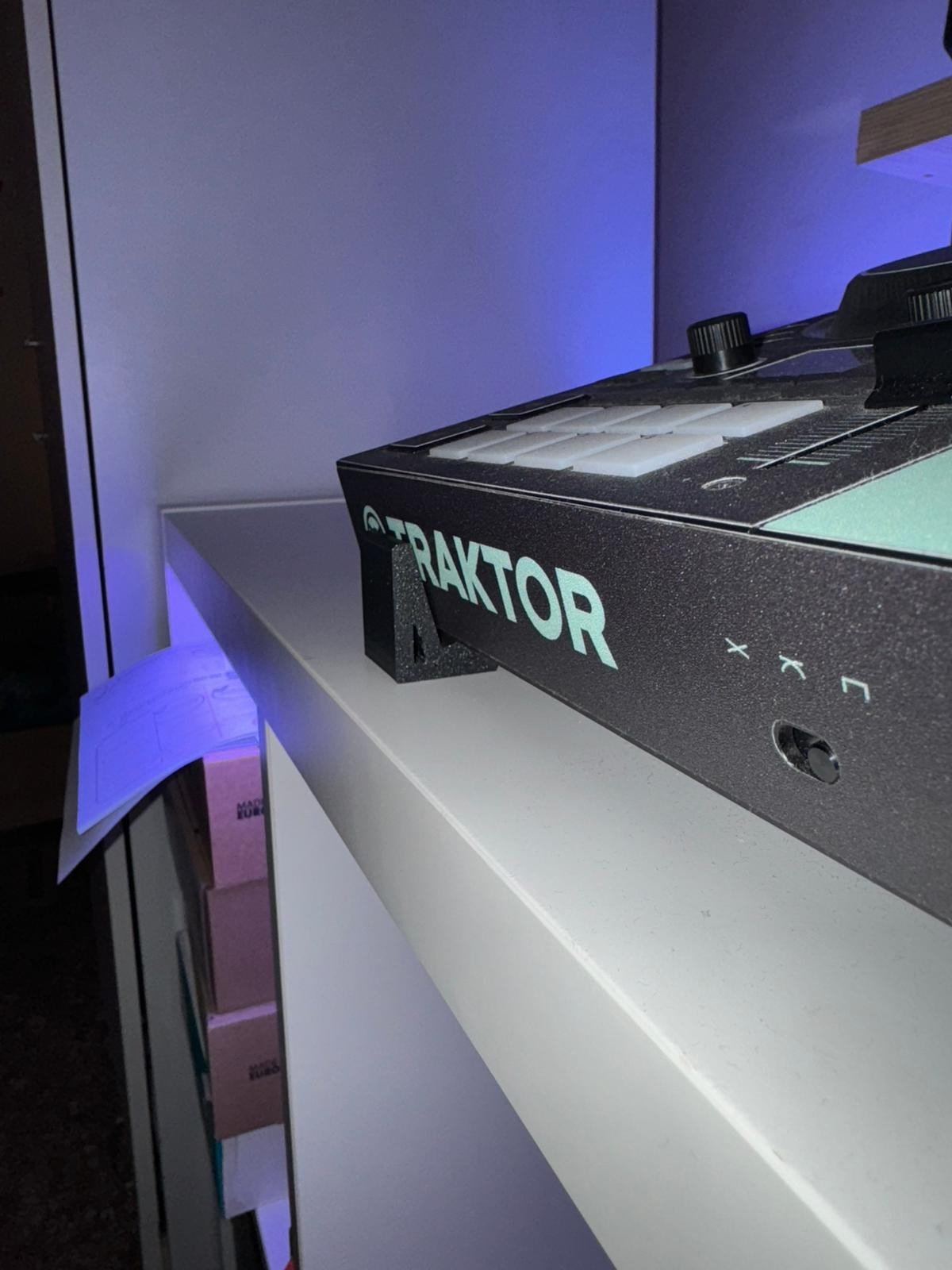 DJ Console Lift - Ergonomic and Professional Stand for DJ Console