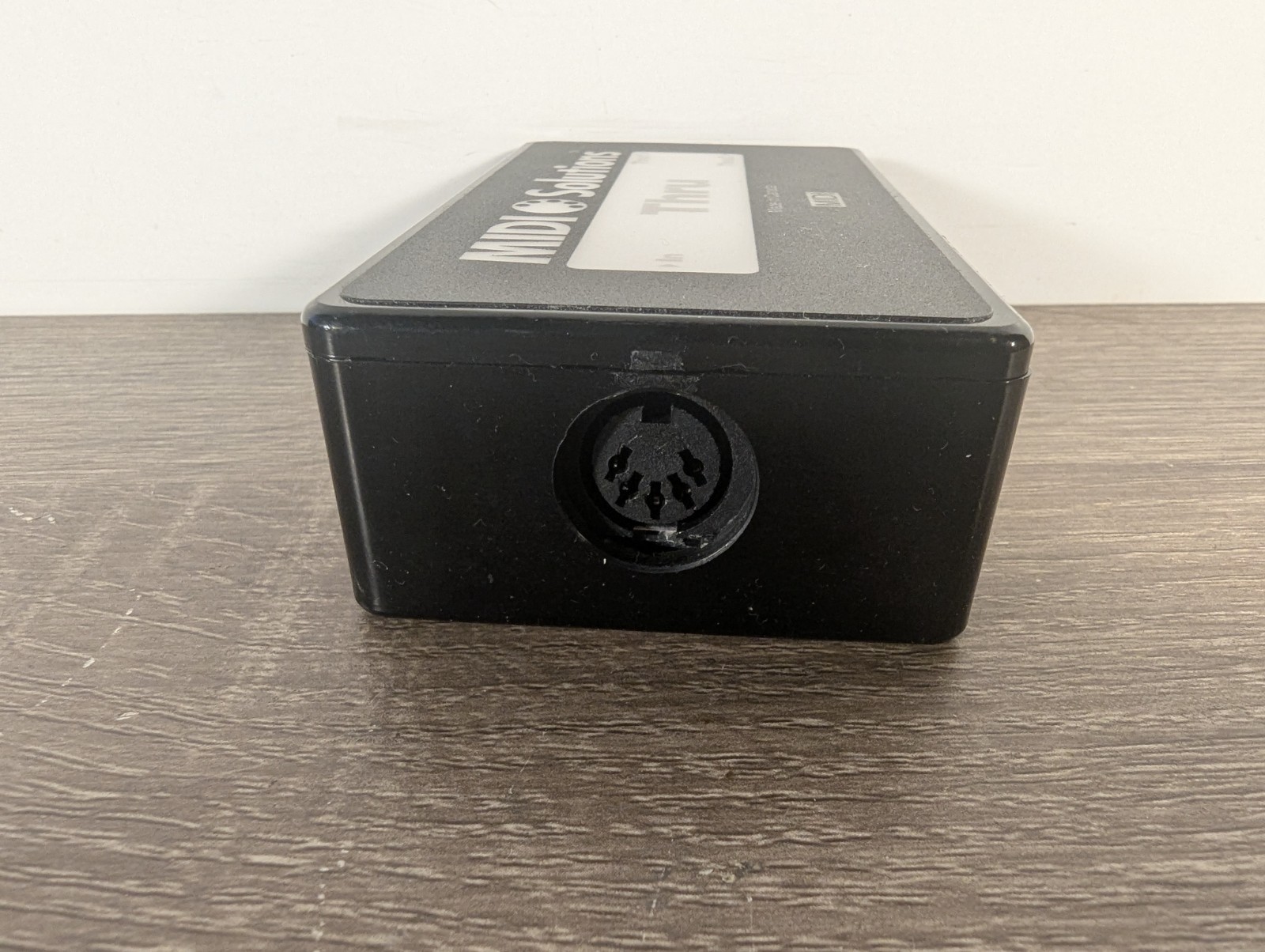 MIDI Solutions Thru Box 1 in 2 Out