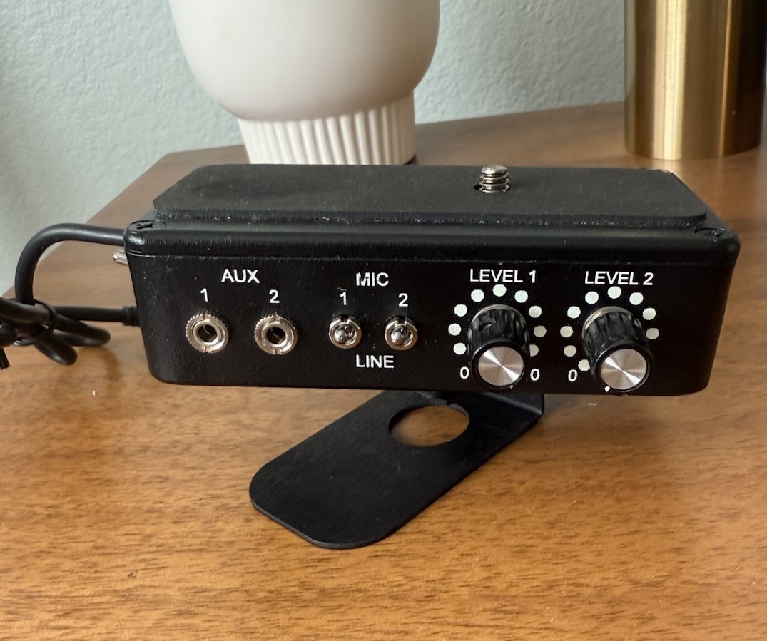 Sign Video XLR-PRO Dual Channel Camera XLR Adapter excellent condition