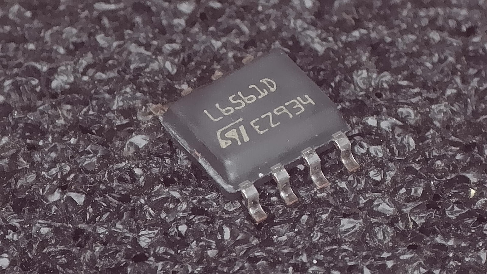 STMicroelectronics L6561D TM PFC Controller SOIC8 - New