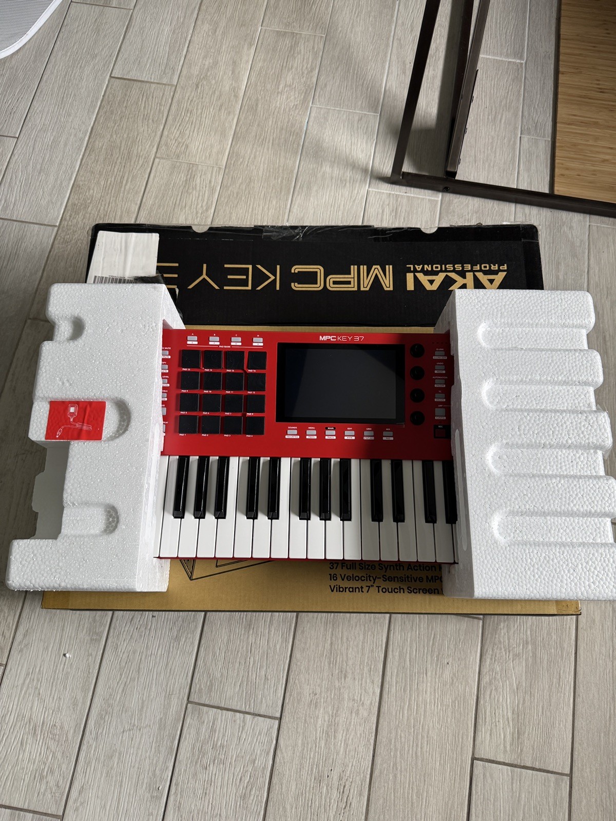 Akai Professional MPC Key 37 Standalone Sampling Workstation Near Mint