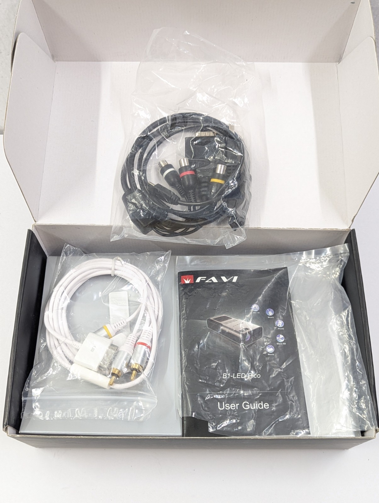 FAVI Mini LED Projector Business Edition