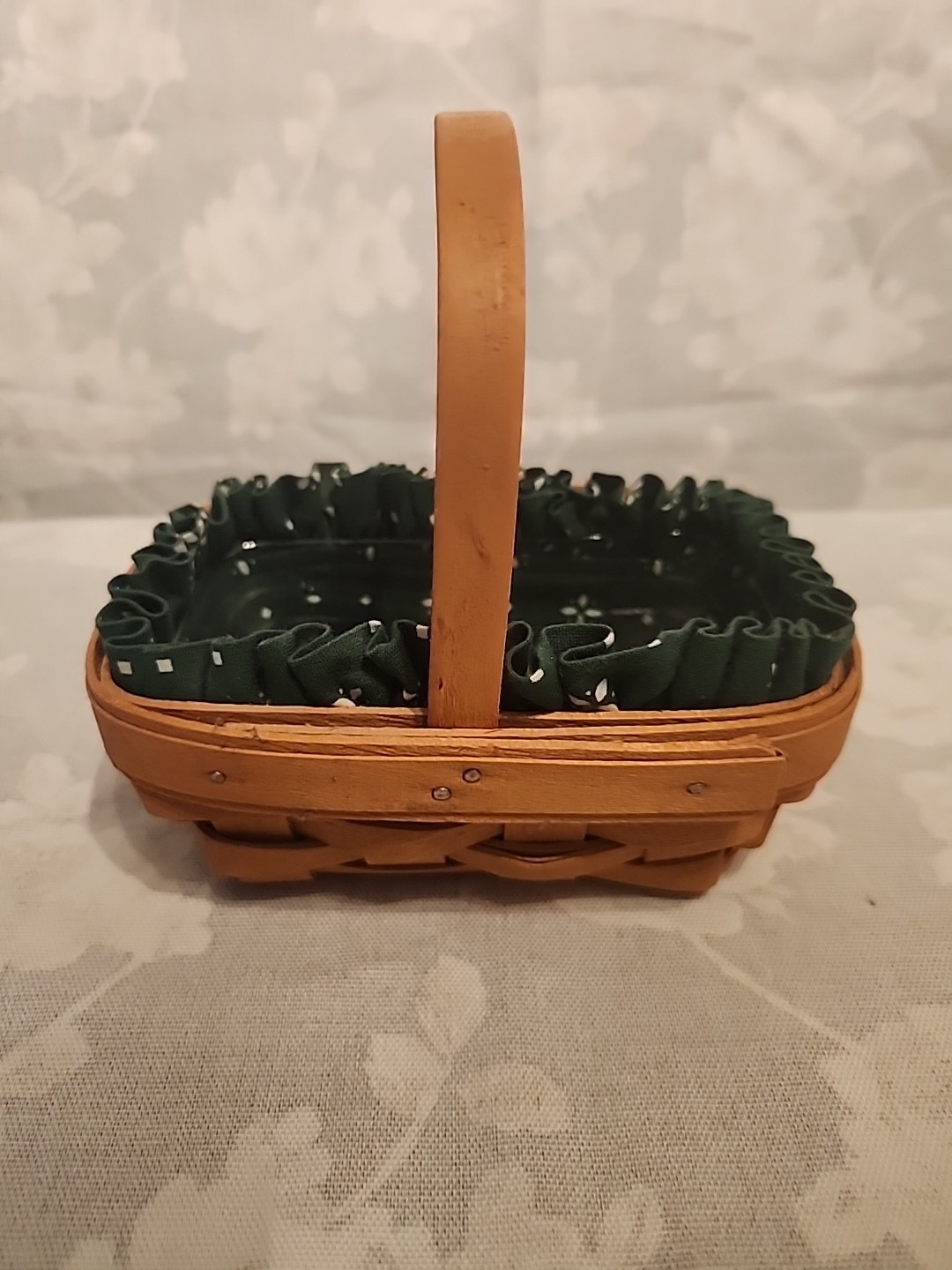 vintage 2000, handwoven Longaberger basket