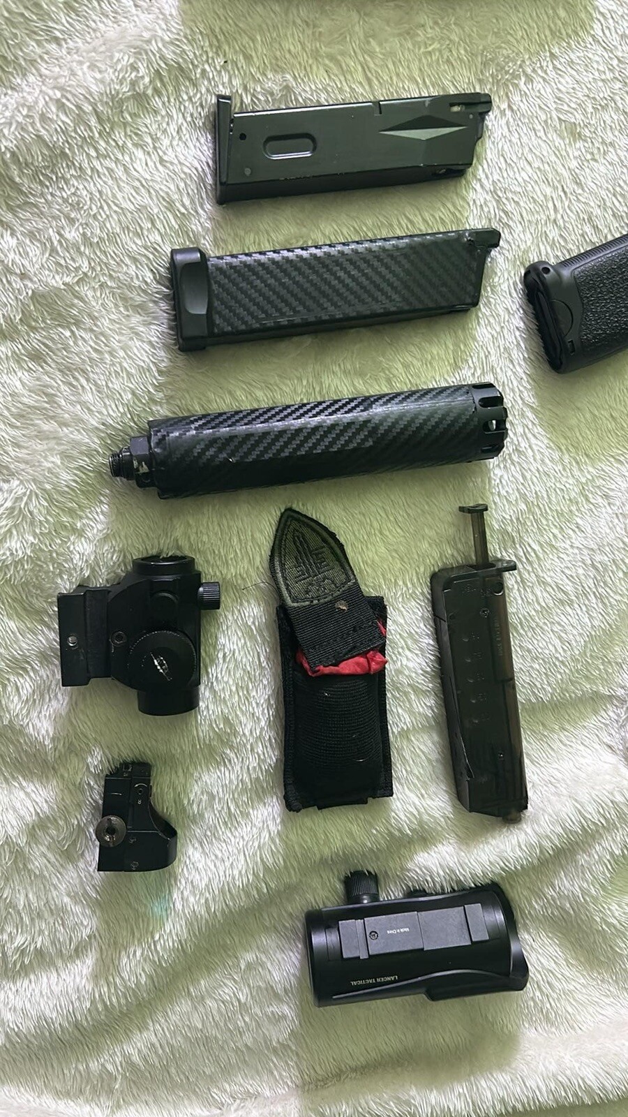 airsoft gun