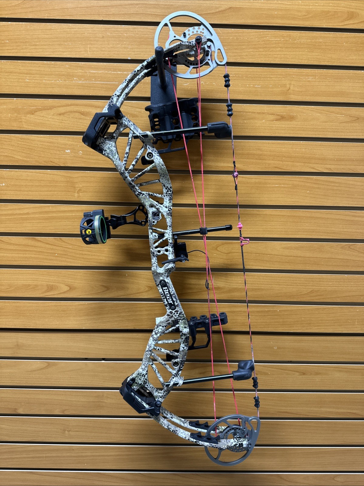 Bear Archery Approach HC Compound Bow - RH - 70# Max - Legend Series