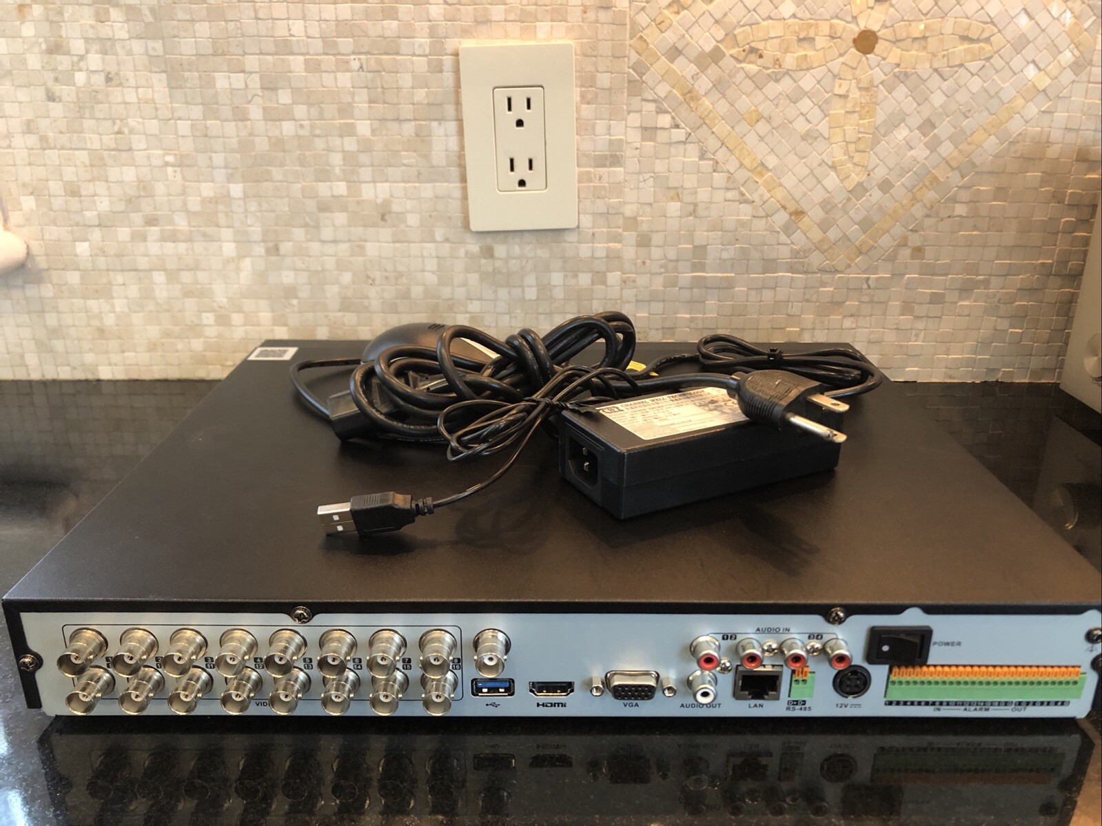 LTS LTN8704Q-P4