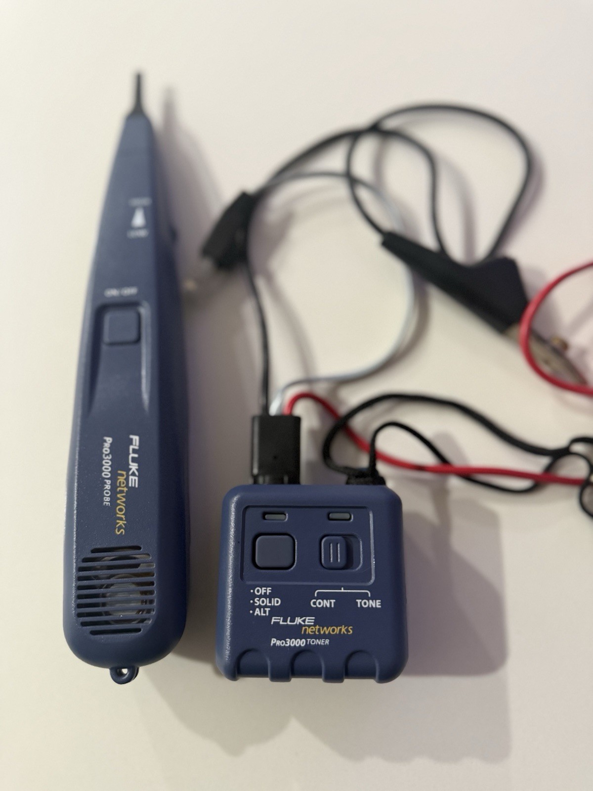 Fluke Networks Pro3000 Tone & Probe Kit with Leads, Carrying Case, and Manual