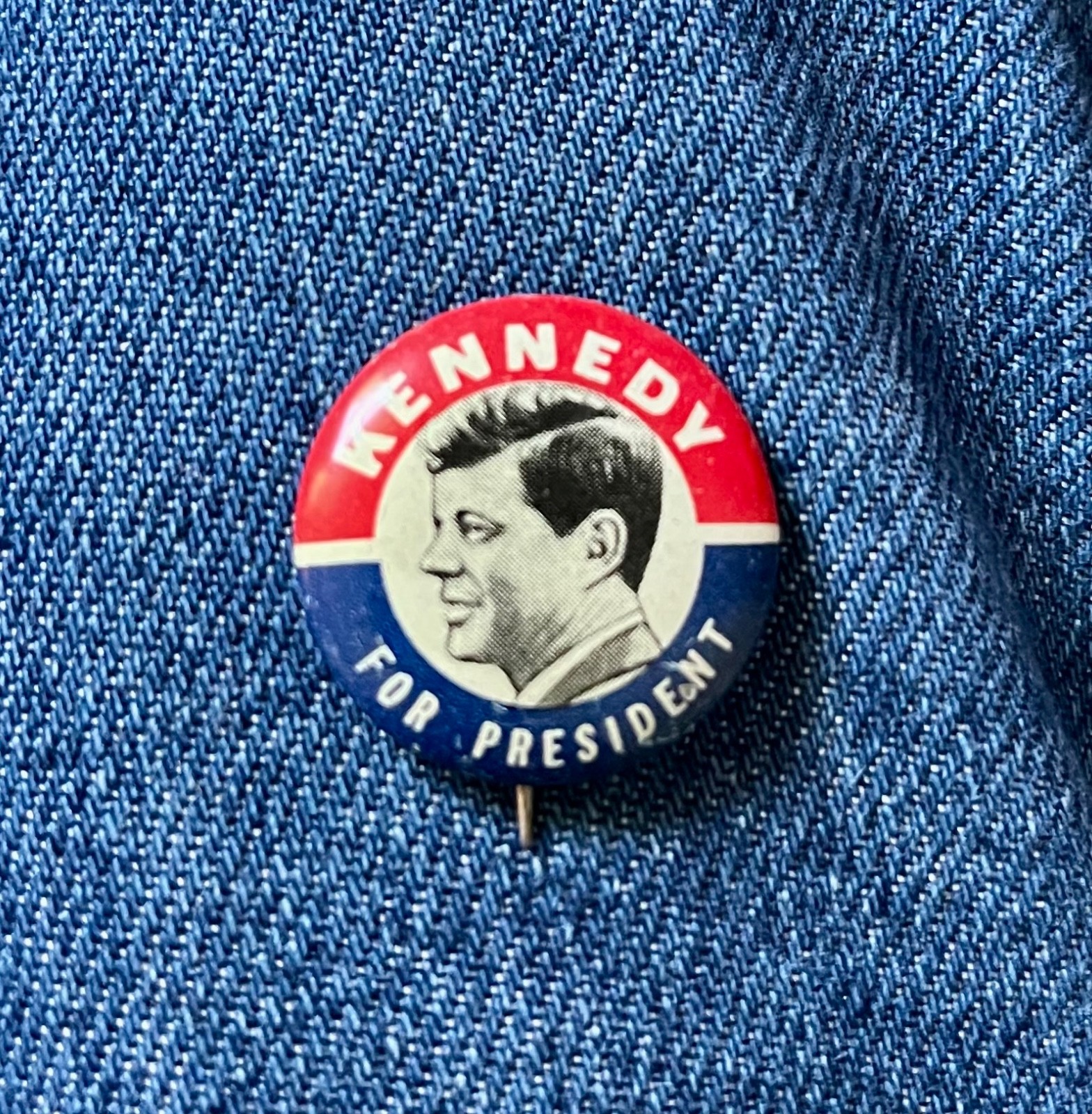 1960 John F Kennedy Profile  Picture Pinback 1" Litho Hake # 53