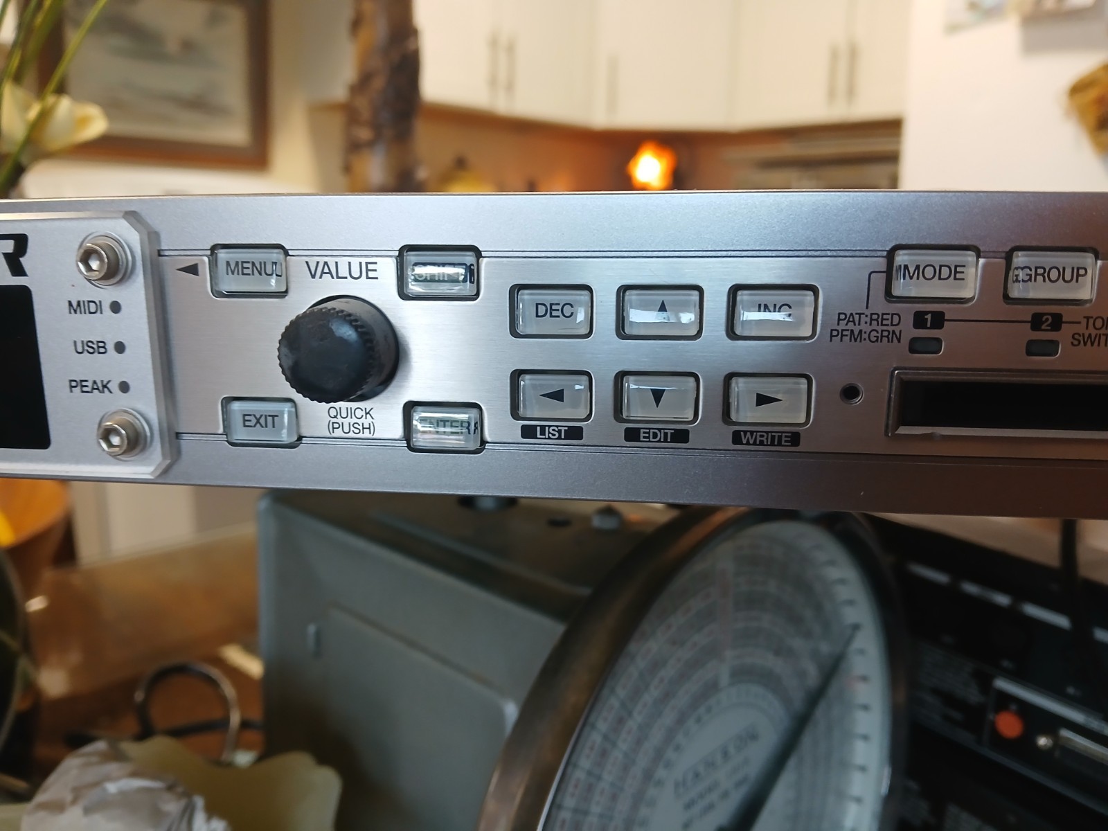 ROLAND FANTOM XR