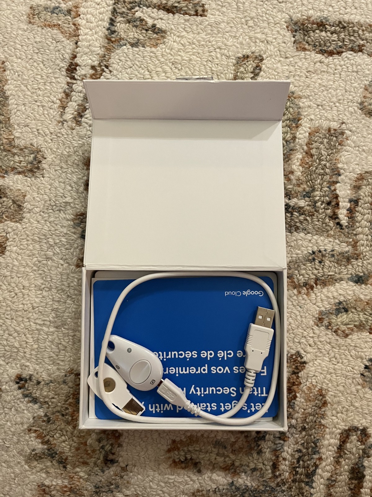 Google Titan Security Key K9T (Bundle with Bluetooth/NFC/USB, Micro USB Cable...