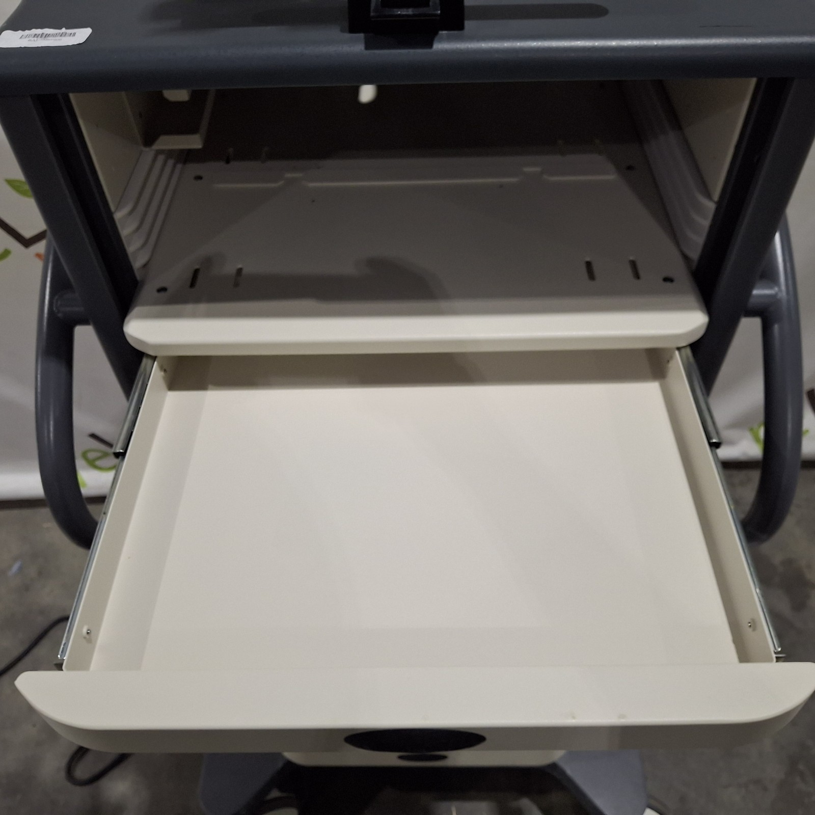 Karl Storz 9606 Video Tower Cart