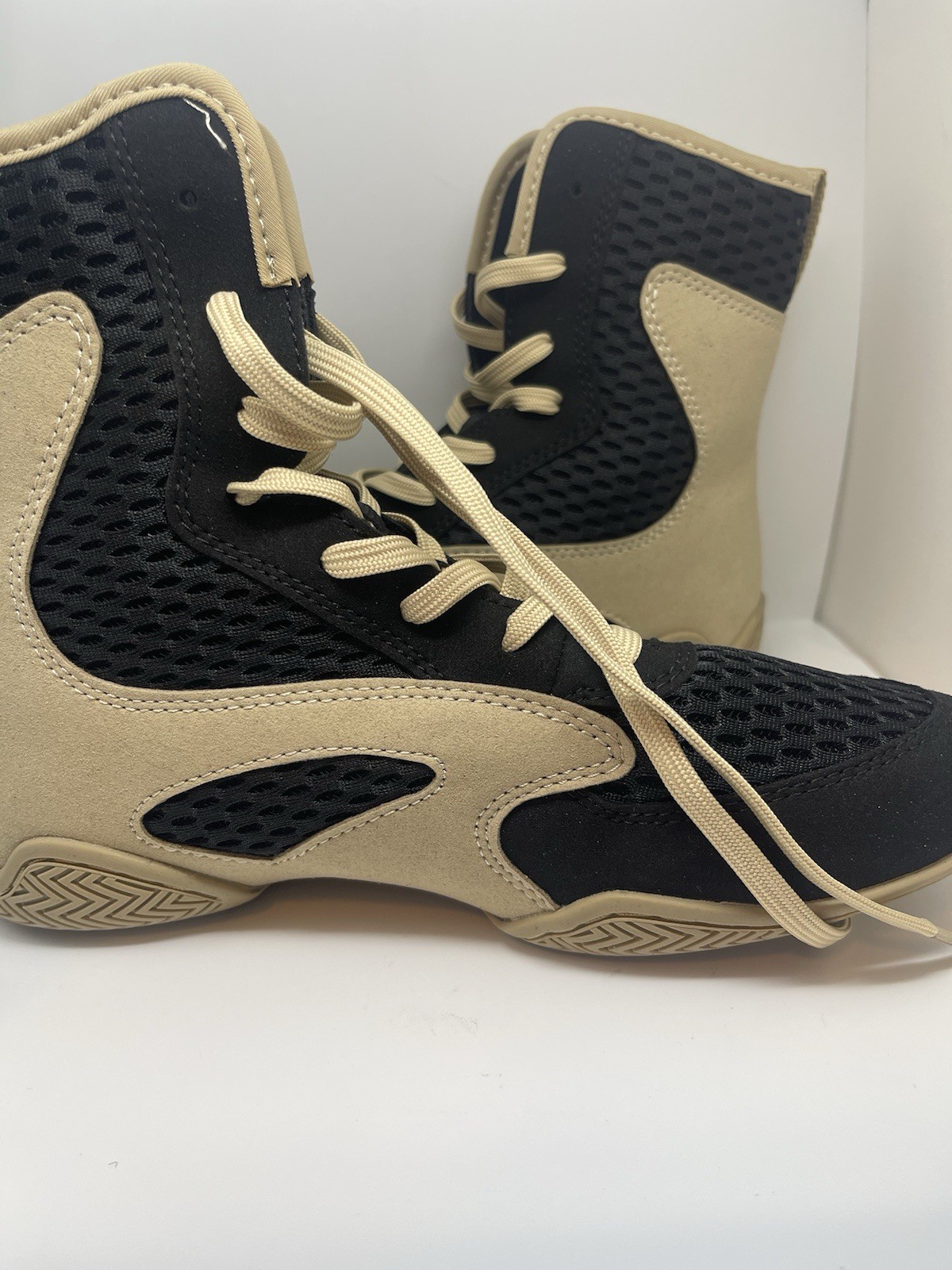 Venum Contender Boxing Shoes in Black/Sand Size : 8.5 Women 7 Men EU 39
