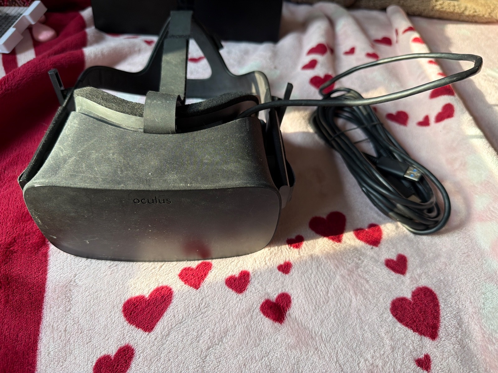 Oculus Rift CV1 headset and cable only - tested and working