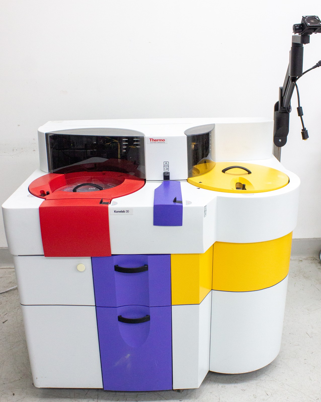 Thermo Konelab 30 Chemistry Analyzer - Random-Access, 300 Tests/Hou (3370679)