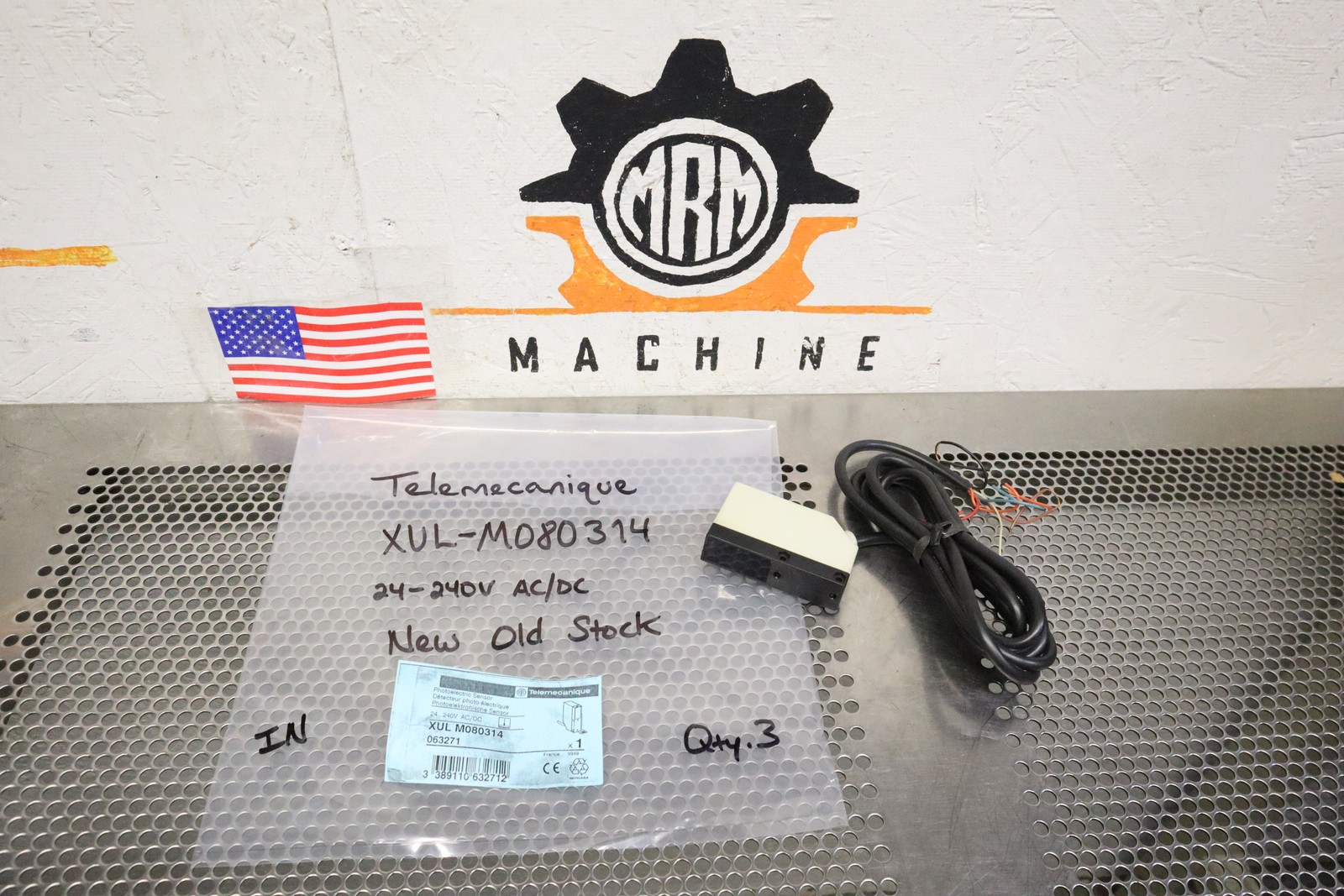 Telemecanique XUL-M080314 24-240V AC/DC Photoelectric Sensor New Old Stock