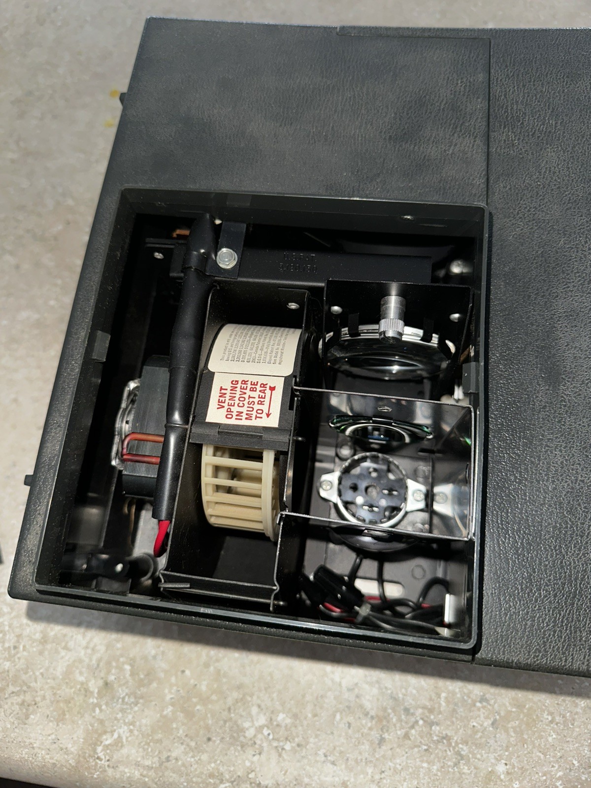 VTG SEARS EASI-LOAD RF-53 PROJECTOR FOR 2X2 SLIDES - REMOTE INCLUDED. No Bulb.
