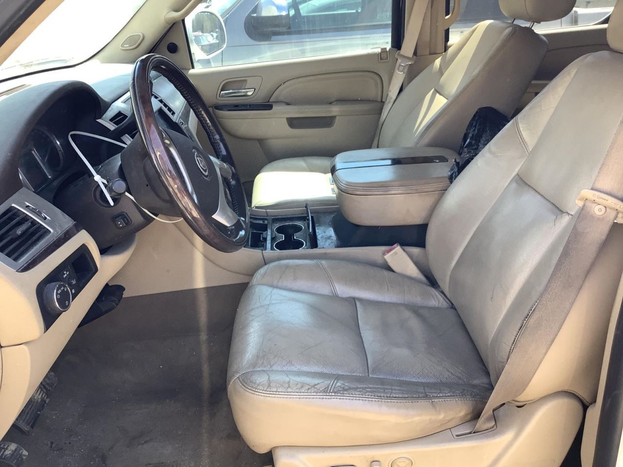 ESCALAEXT 2010 Glove Box 4586900