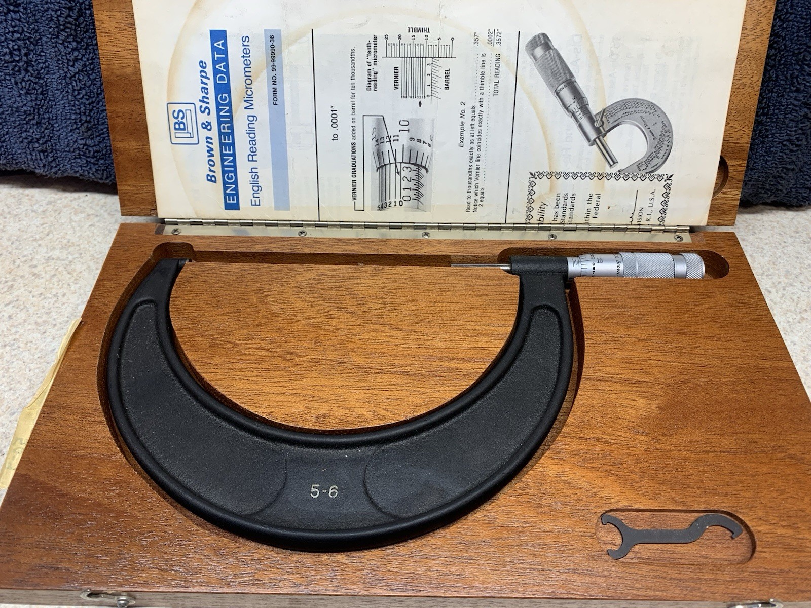 New Brown & Sharpe  5-6" Straight-Line Micrometer & Wood Box 599-50-6