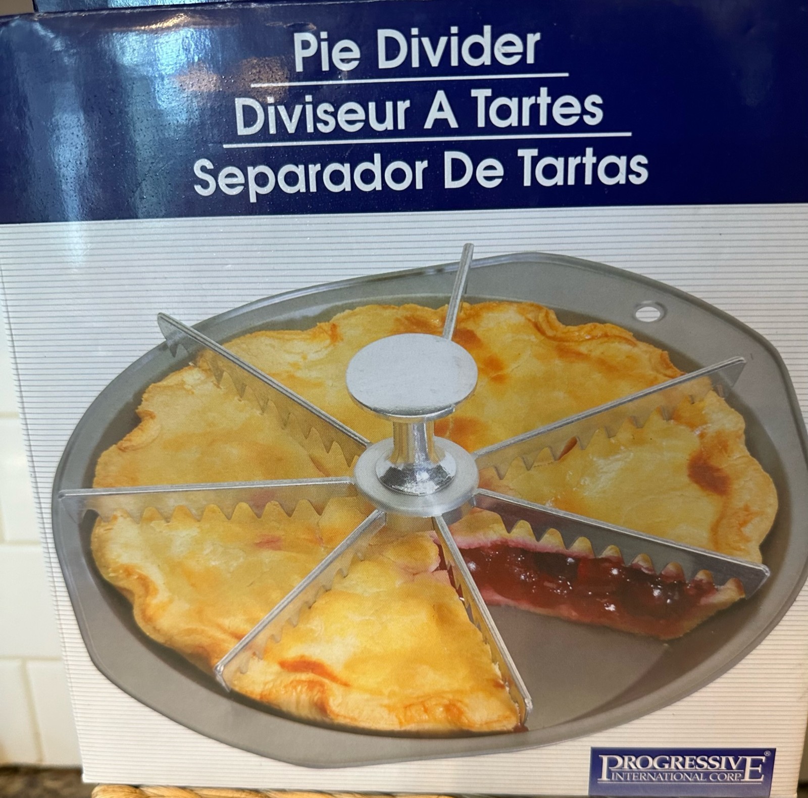 New in Box Progressive International 7-Slice Pie Divider GT-3129