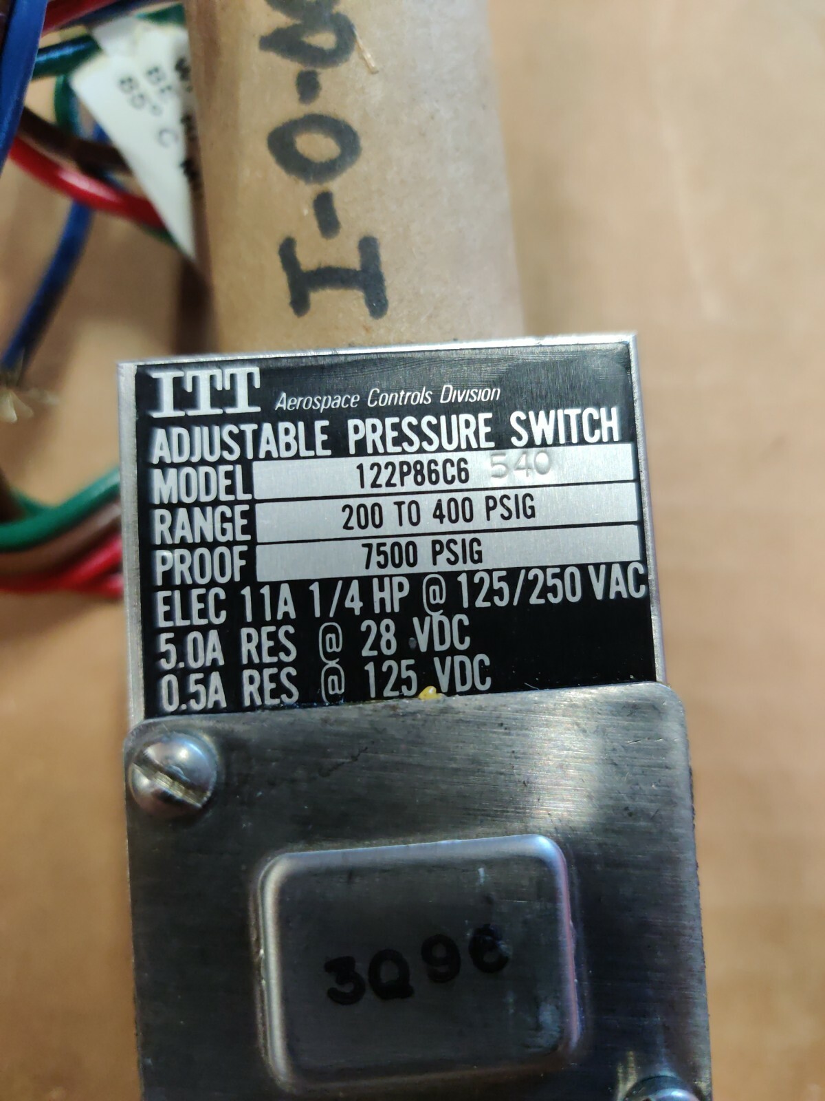 ITT 122P86C6540 ADJUSTABLE PRESSURE SWITCH * NEW NO BOX 200-400 PSIG 11A Switch