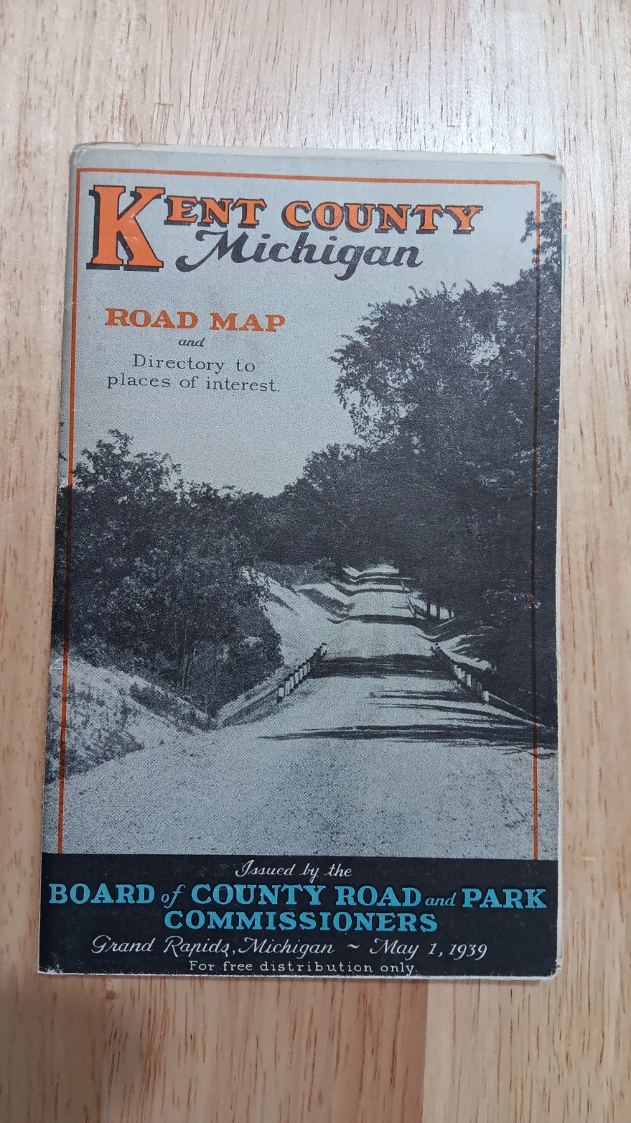 MAY, 1939 KENT COUNTY MICHIHAN ROAD MAP AND PLACES OF INTEREST 16" X 26"