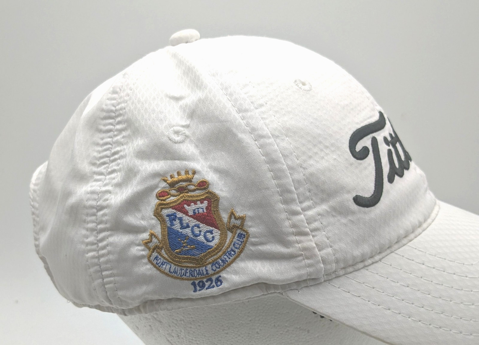 TITLEIST Golf Hat Cap WHITE Strapback Embroidered Logo Ft Lauderdale CC