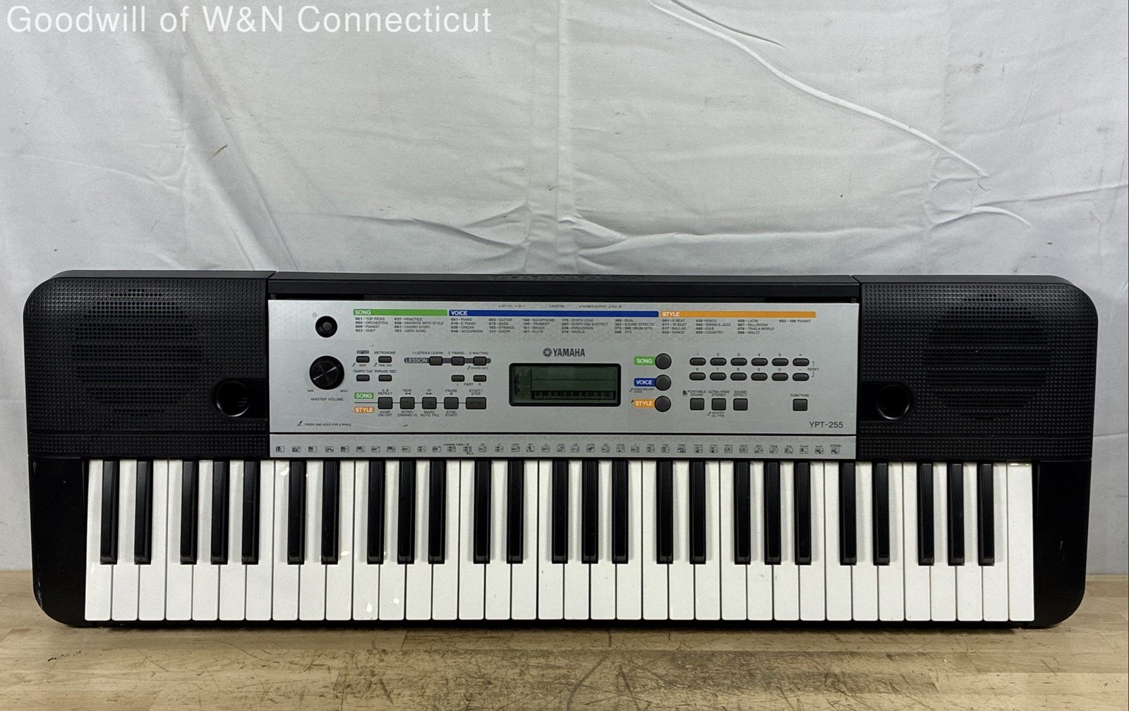 Yamaha YPT-255 Portable 61-Key Digital Keyboard Built-in Speakers Black
