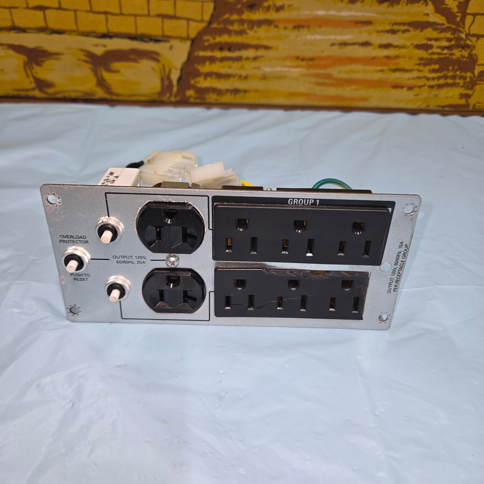 APC UPS Output Power Distribution Board DLT3000RM2UC 120V 20A Reset Switches