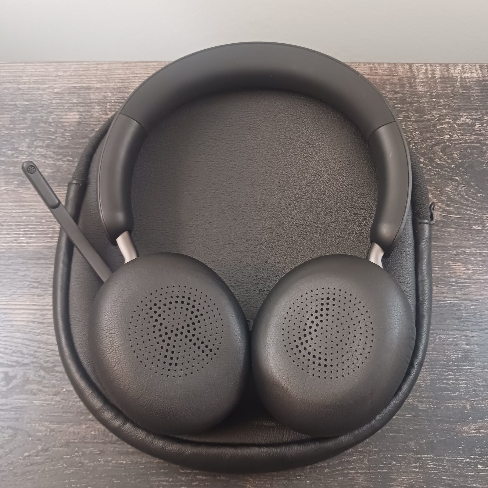 Jabra Evolve2 65 UC Stereo Wireless/USB Headset (26599-989-999) Dongle Case