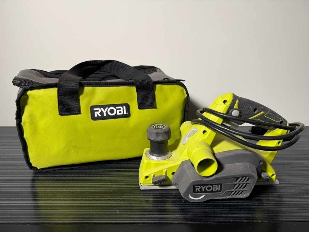 2x Ryobi Tools: Planer + Belt Sander, Ryobi Bag, Dust Collector, etc.