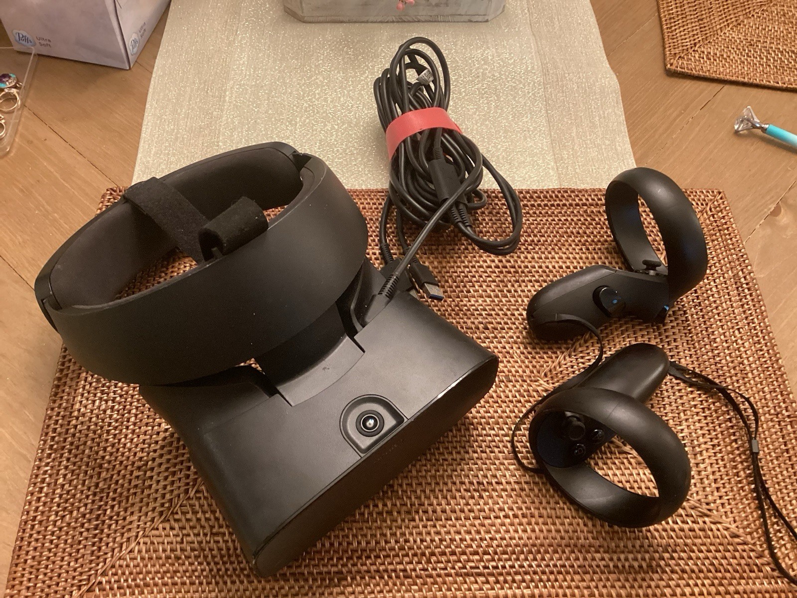 Oculus Quest 1 Virtual Reality Headset 64GB, Black, with Controllers