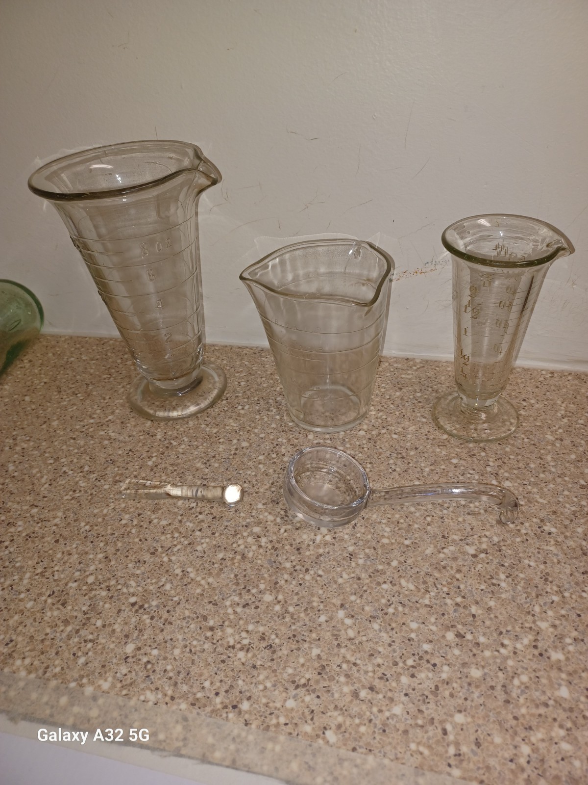 Vintage lot 5 pcs 2 Beakers 1 Triple Spout Glass Spoon & 3" Transfer Crusher ?