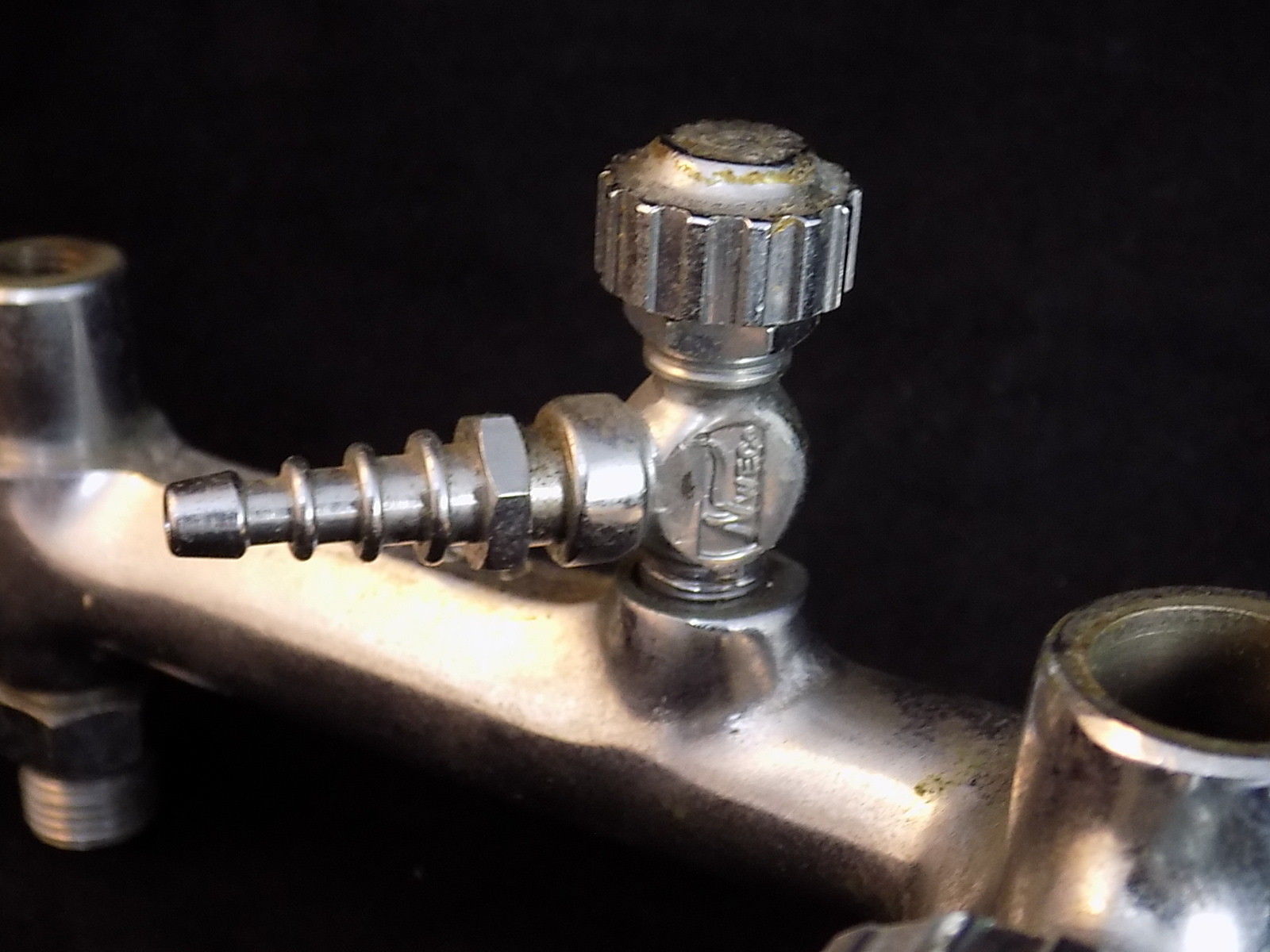 GAS MANIFOLD LABORATORY OXYGEN VALVE Splitter Nweco CHROME Hose nozzle 1/2 - 1