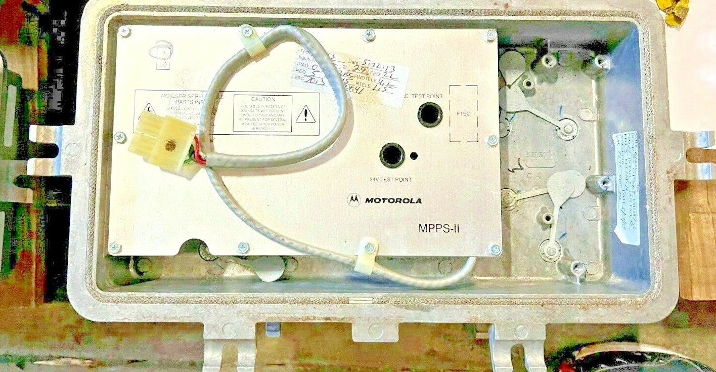 Motorola 527372-001-00(HALF) MB100 HOUSING LID W/MPPS-II POWER SUPPLY
