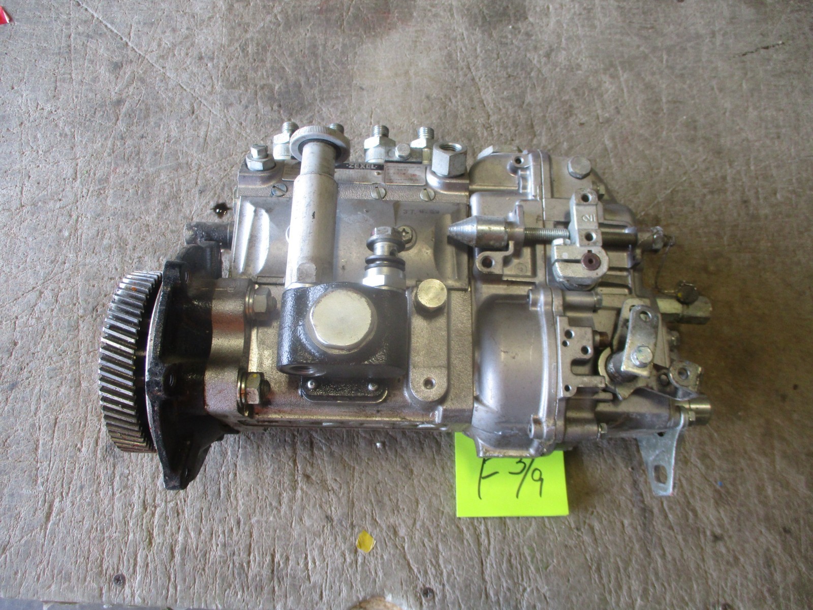 Used Zexel Fuel Pump 101402-8220, for Core or Repair