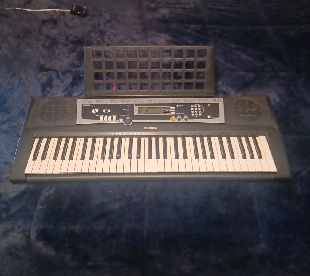 Yamaha YPT-210 Keyboard With Music Sheet Back And Power Cord. Works Great!!!