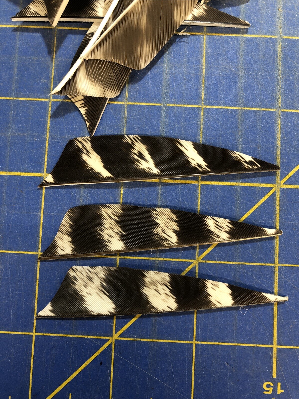 3" Right Wing Shield Natural Barred Feather Fletching, 25Pk Archery 🇺🇸