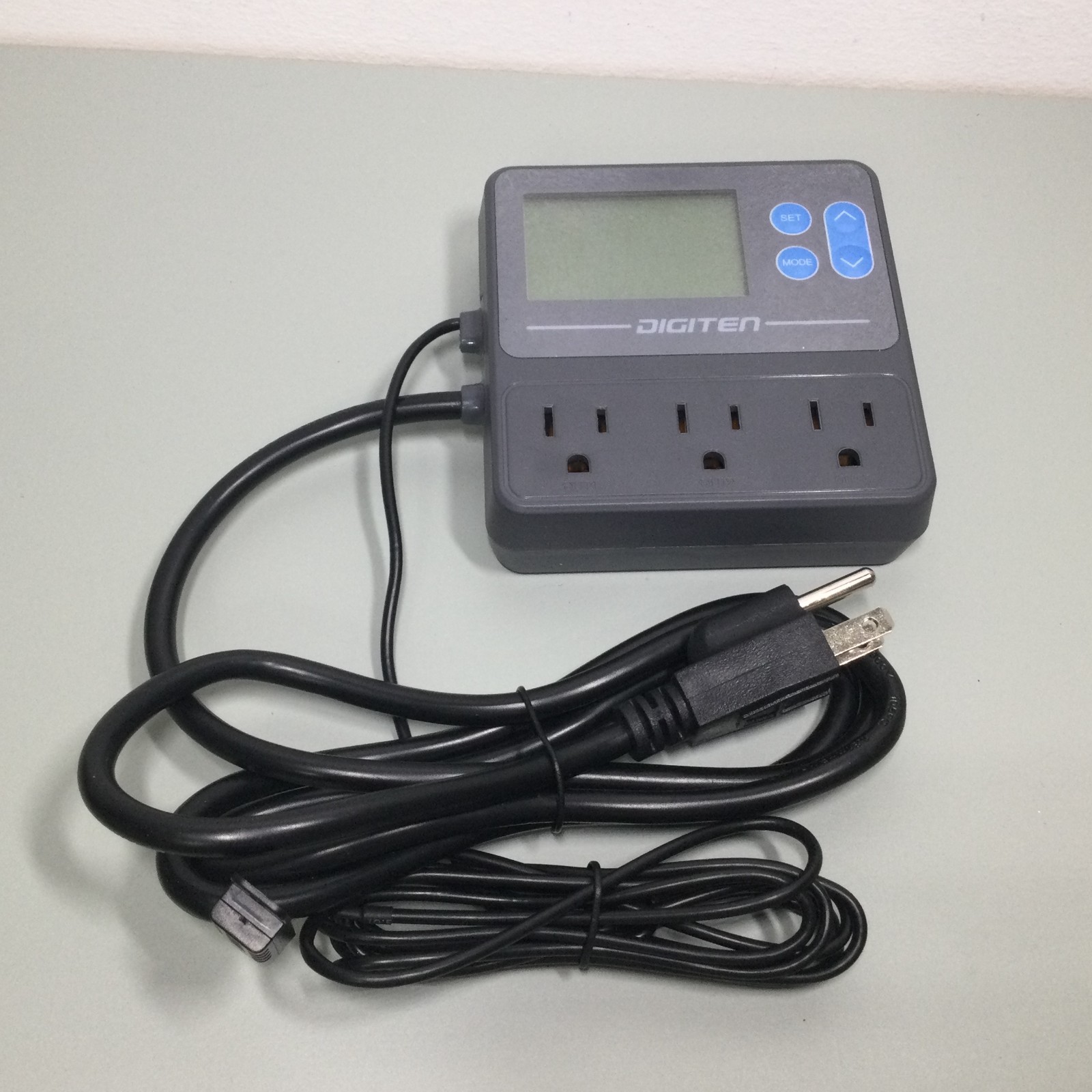 DIGITEN Reptile Temperature and Humidity Controller with Timer Outlet Gray