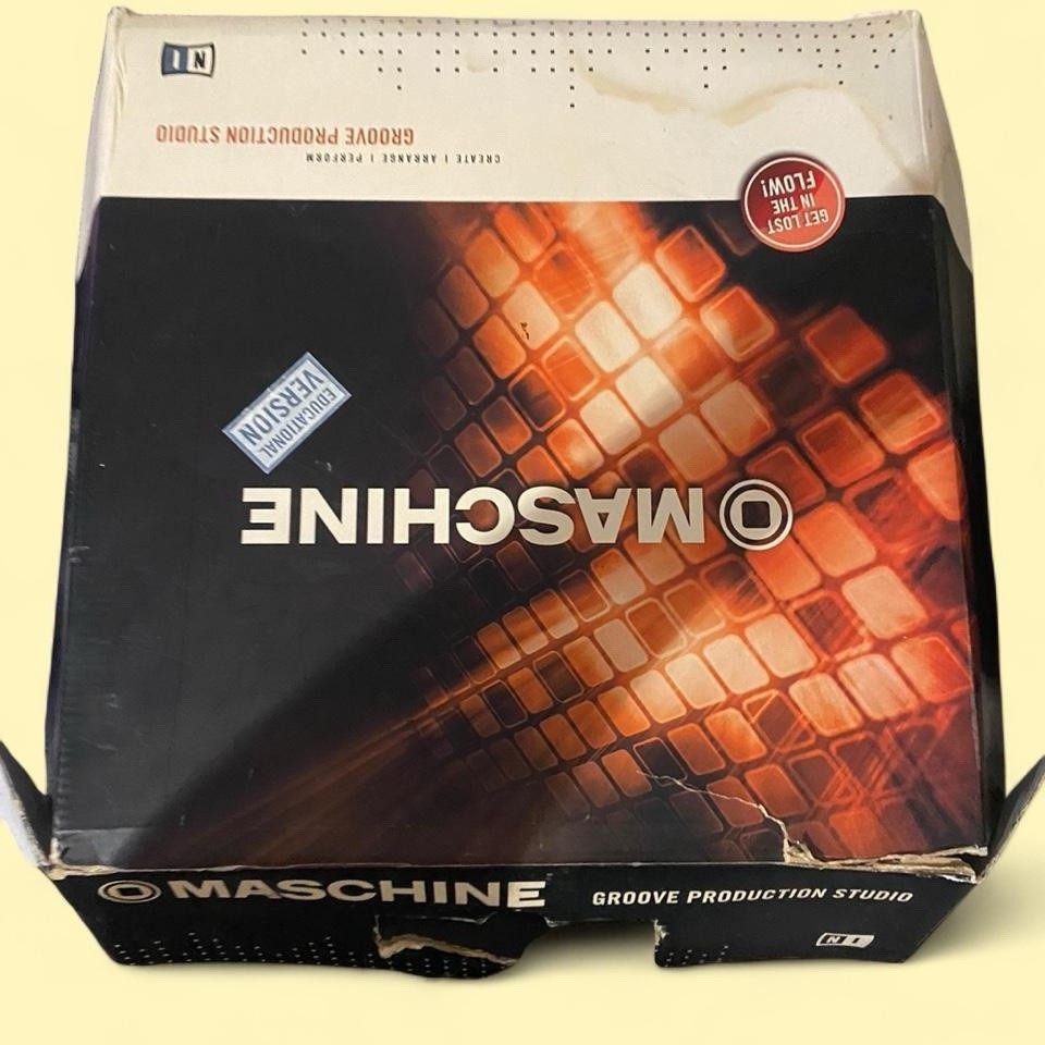 Native Instruments Maschine Sampler & Sequencer Controller, 16-Pad, Black