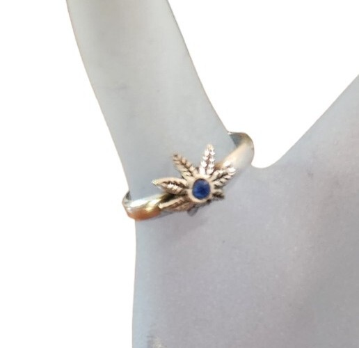 Silvertone Marijuana Leaf With C.Z. Toe Ring Adjustable