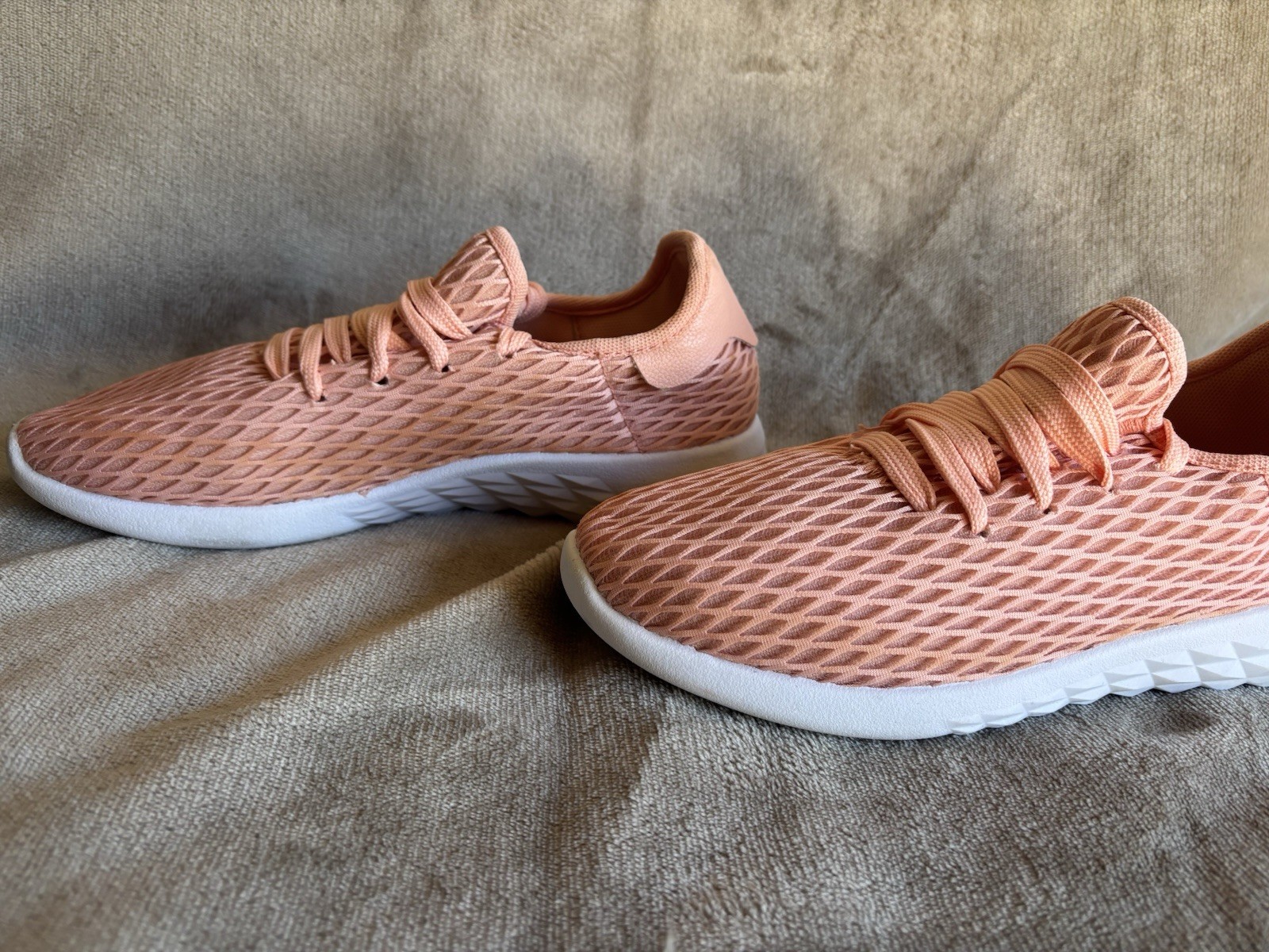 Soll Mates For Woman’s 6/7 Sneakers