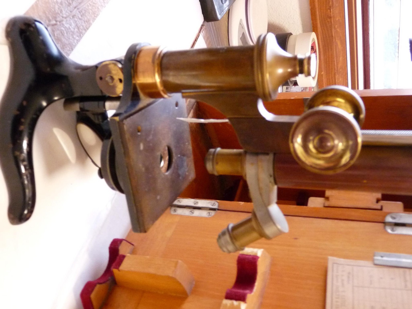 LEITZ MICROSCOPE WITH CASE AND LENSES BRASS 889