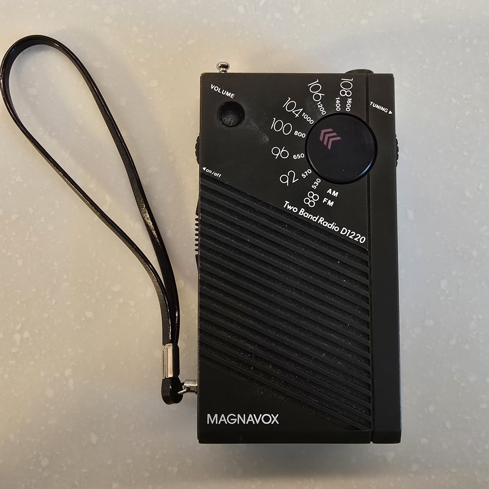 Vintage Magnavox Radio D1220 Hand Held Pocket AM FM Two Band Radio Tested Works