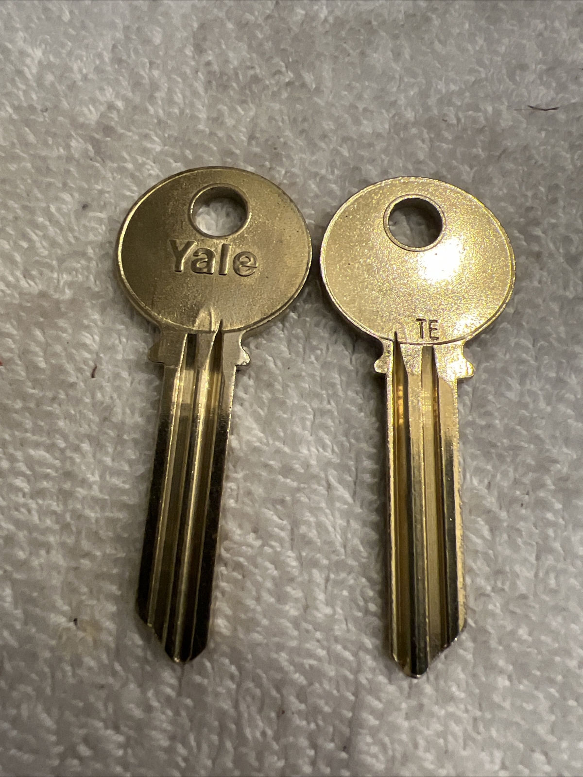 Lot Of 2 RN11 TE Yale New Old Stock Uncut Key blank Original RN11TE Taylor 12TE