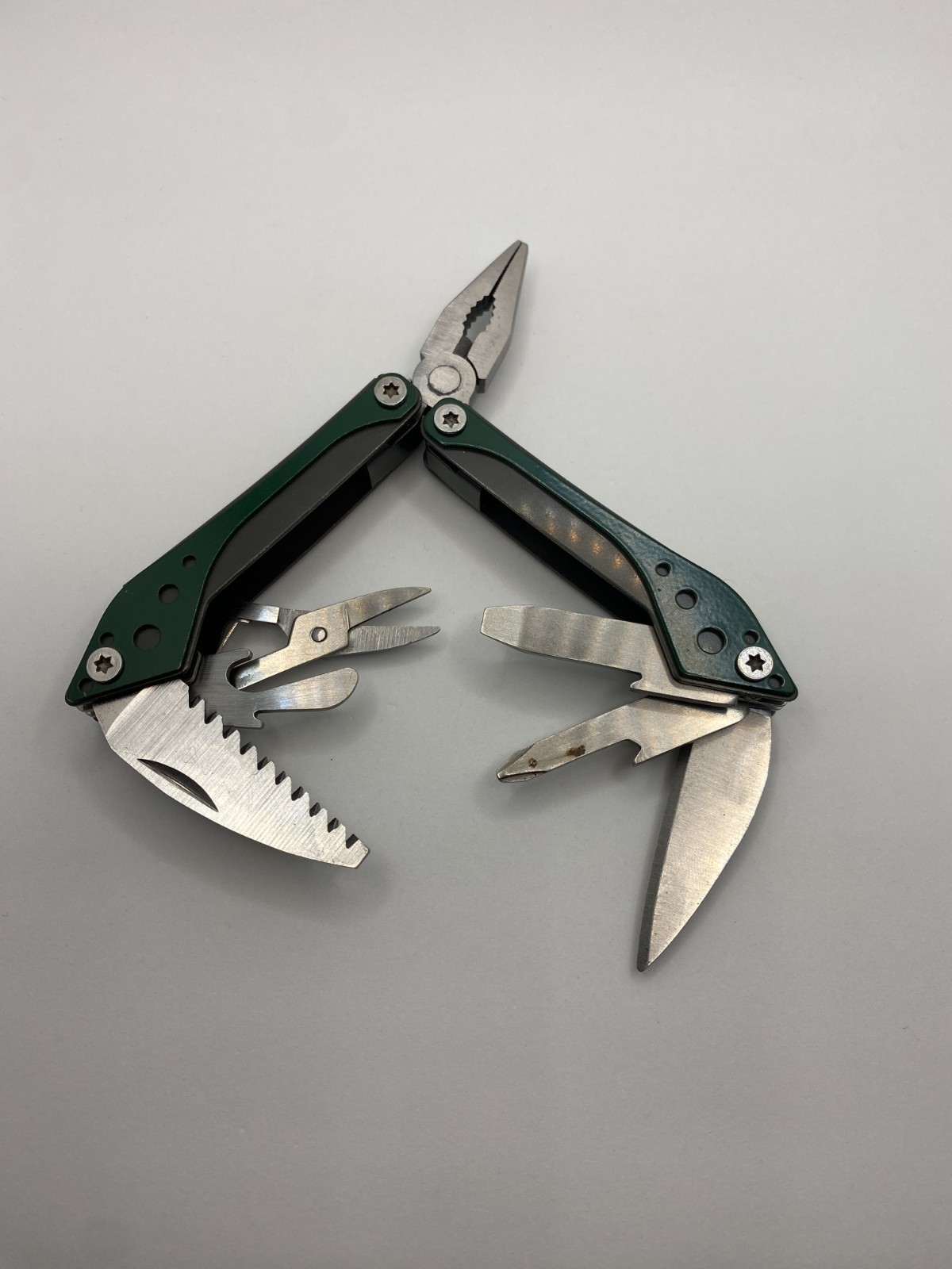 Cabela's Multitool - Dark Green with Pliers + Scissors - 7 tool multitool
