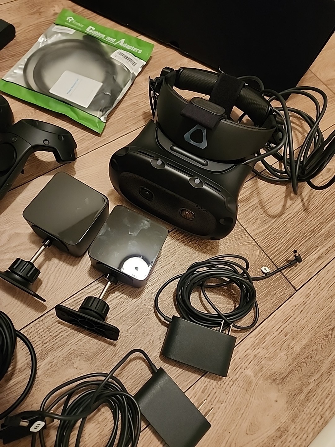 HTC Vive Cosmos Elite VR Headset Full Bundle