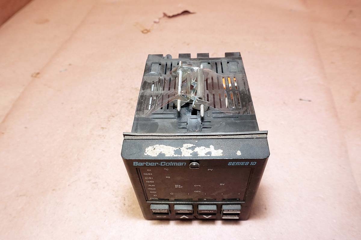Barber-Colman, Series 10, 10QT-TJF00-000-0-00, Temperature Controller