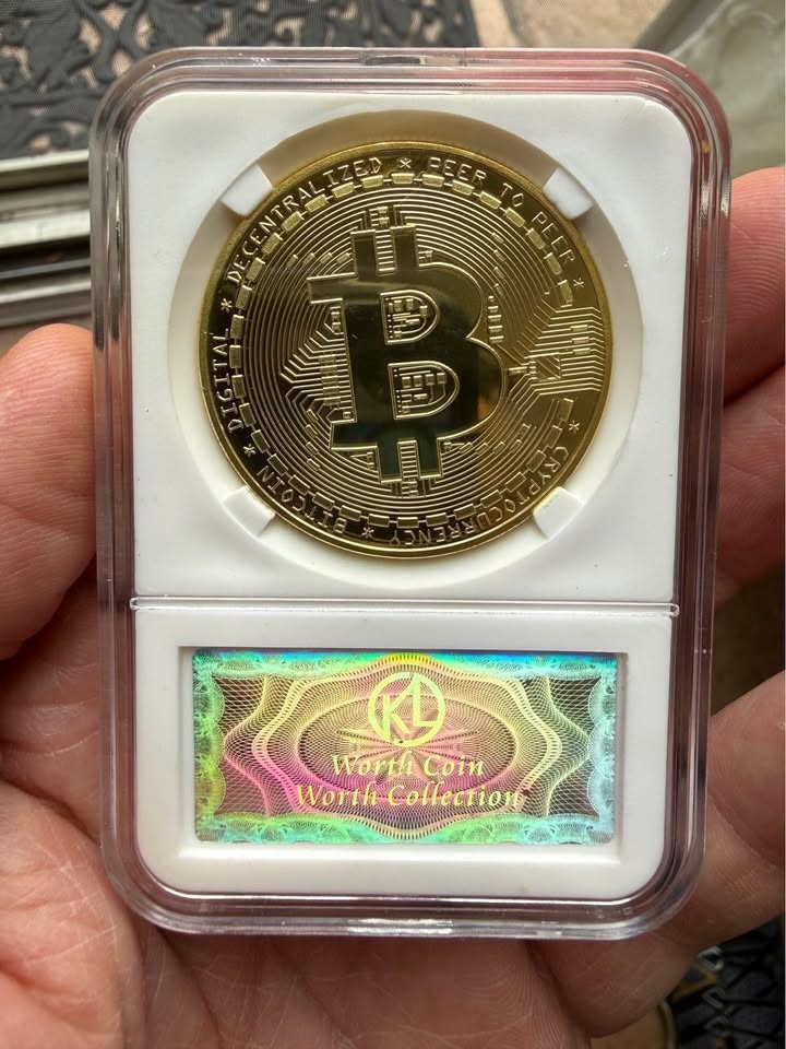 Bitcoin Commemorative Collectible Coin w Protective Case Crypto Display