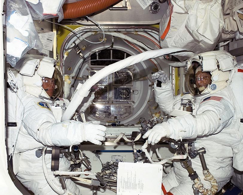 STS-121 MISSION SPECIALISTS EMU SPACESUITS 8x10 GLOSSY PHOTO PRINT